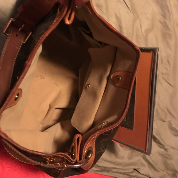 Authentic Louis Vuitton Galliera PM - Picture 2 of 8